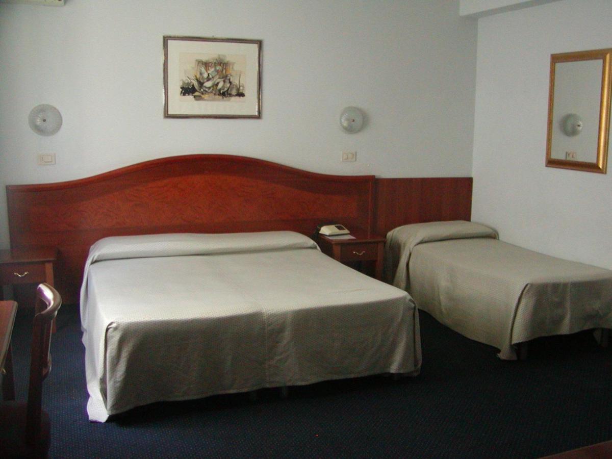 Hotel Tortorina Urbino Oda fotoğraf